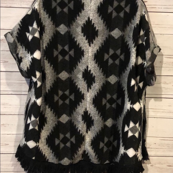American Eagle Aztec fringe poncho open sweater - Picture 6 of 6